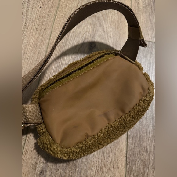 lululemon Sherpa everywhere belt bag - Picture 4 of 10